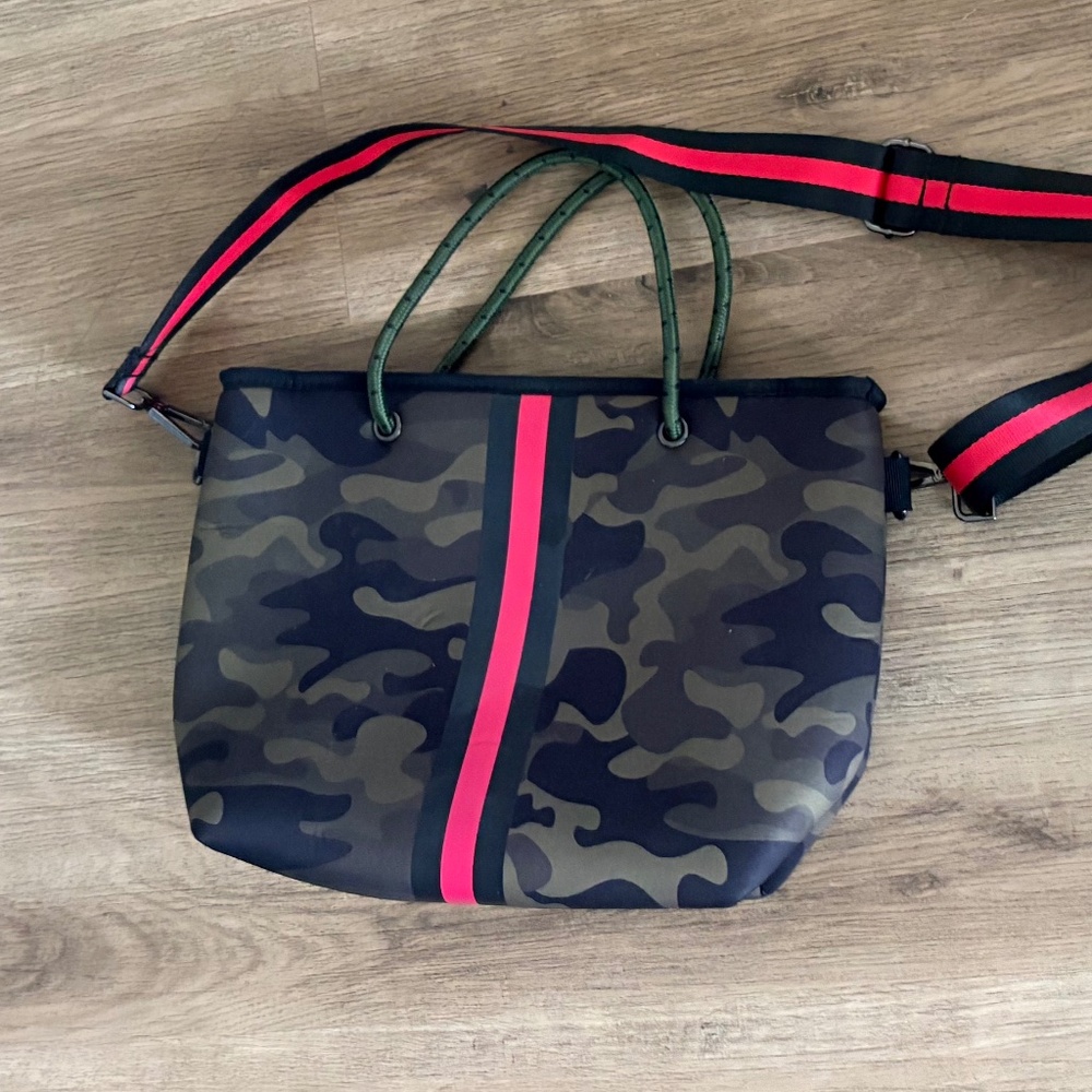 Haute Shore camo cross  bag